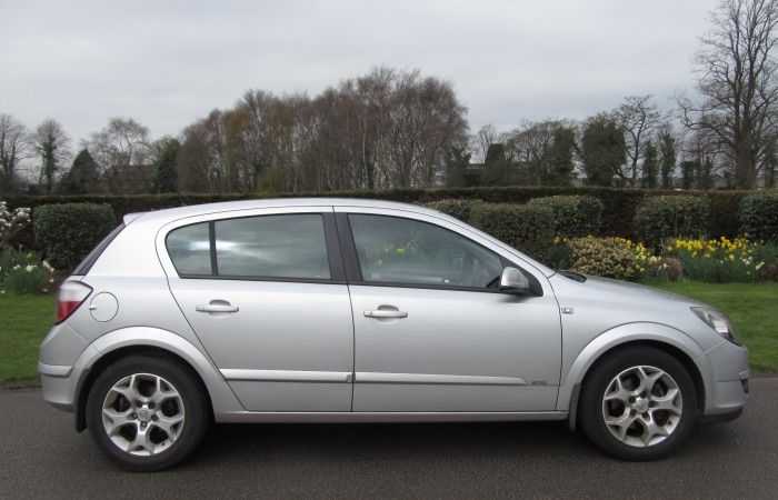 2004 Vauxhall Astra 1.4 i 16v SXi 5dr image 2