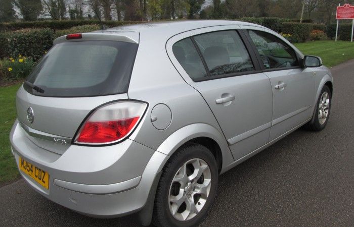 2004 Vauxhall Astra 1.4 i 16v SXi 5dr image 3
