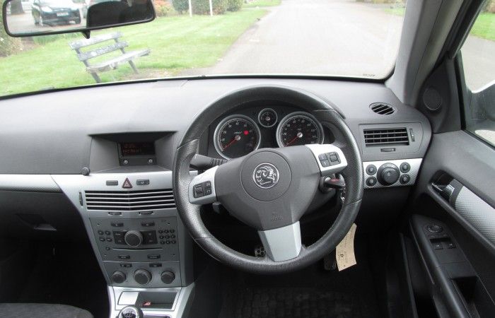 2004 Vauxhall Astra 1.4 i 16v SXi 5dr image 6