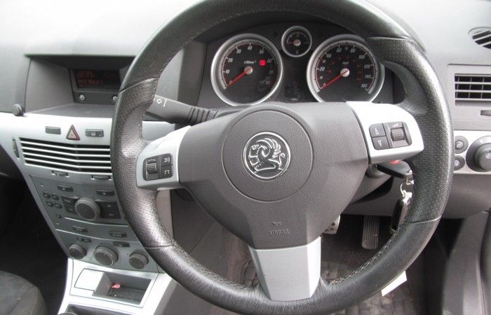 2004 Vauxhall Astra 1.4 i 16v SXi 5dr image 8