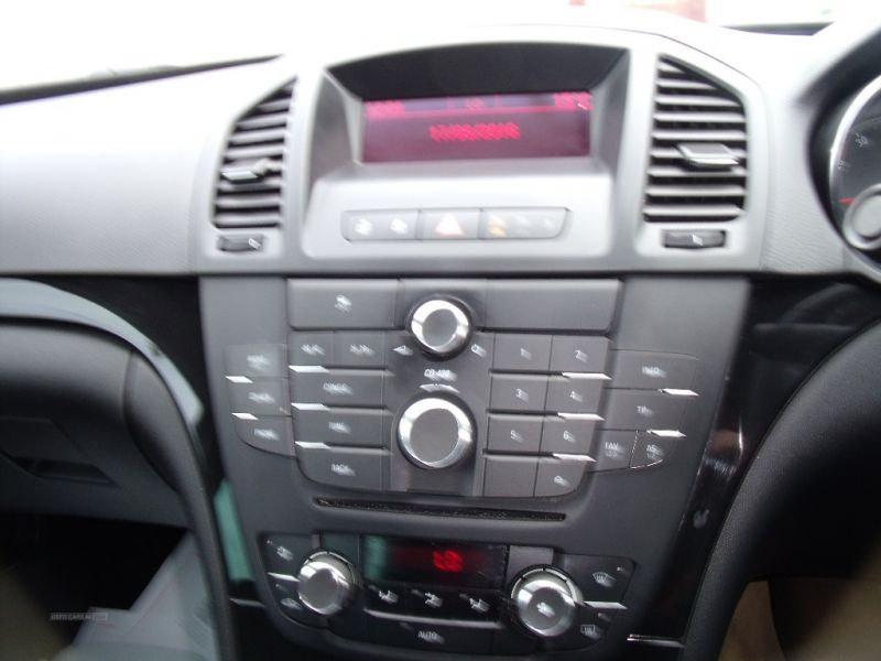 2011 Vauxhall Insignia SRI image 8