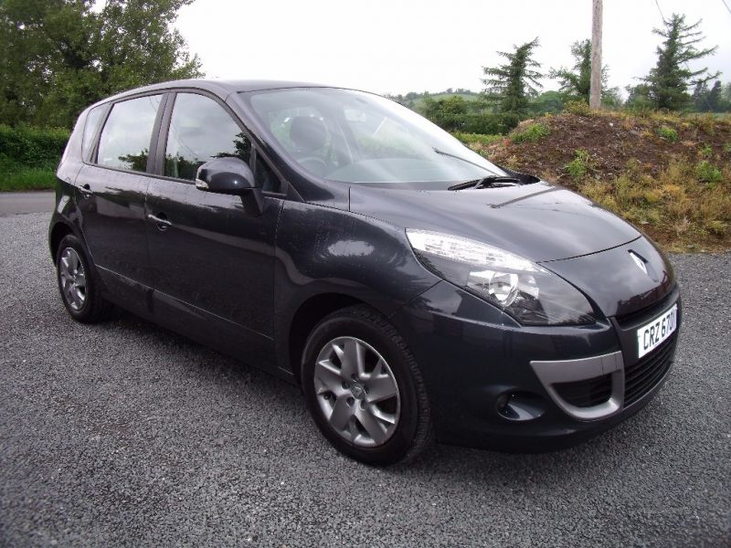 2011 Renault Scenic Expression DCI image 1