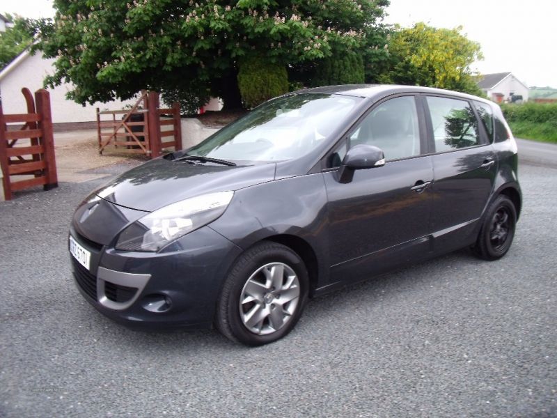 2011 Renault Scenic Expression DCI image 2