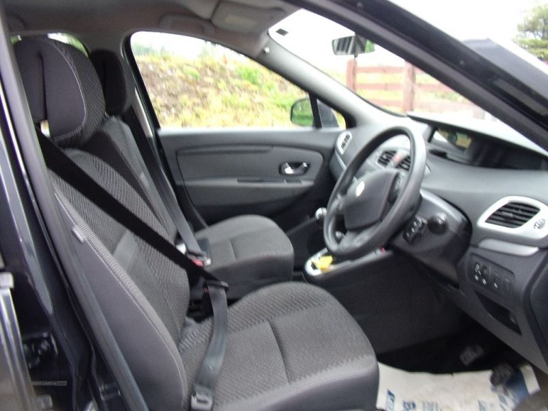 2011 Renault Scenic Expression DCI image 7