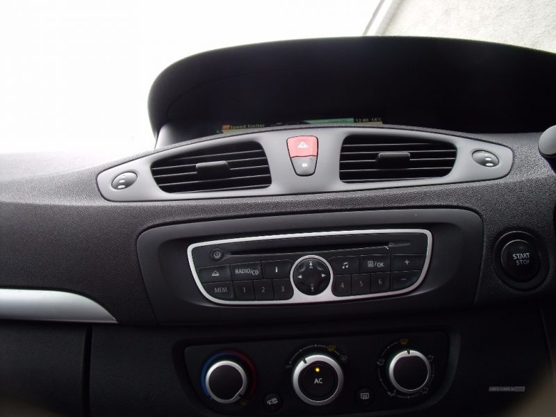 2011 Renault Scenic Expression DCI image 8