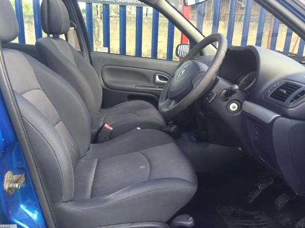 2005 Renault Clio 1.6 16v 5dr image 8