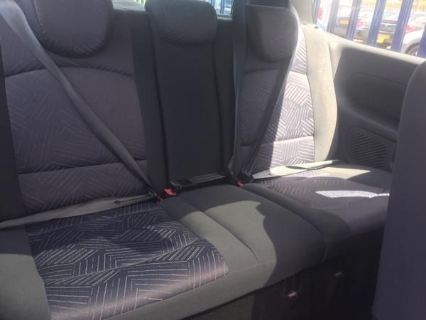 2003 Renault Clio 1.4 16v 3dr image 7