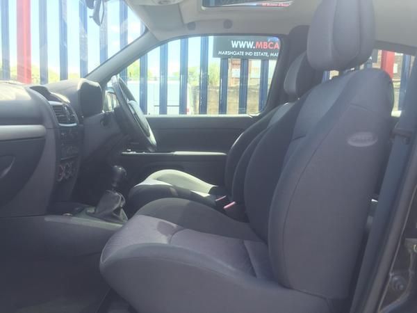 2003 Renault Clio 1.4 16v 3dr image 8