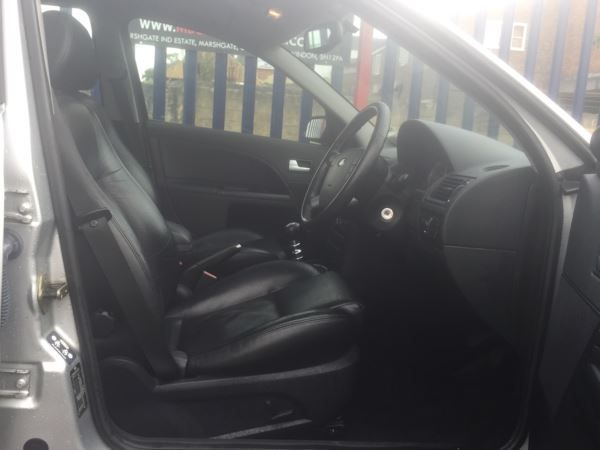 2002 Ford Mondeo 2.0 TDCi Ghia X 5dr image 8