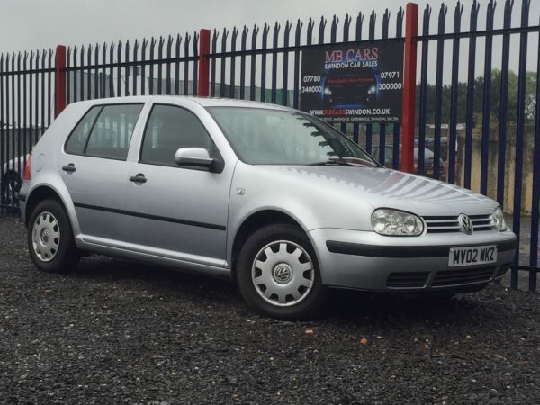 2002 Volkswagen Golf 1.6 S 5dr image 1