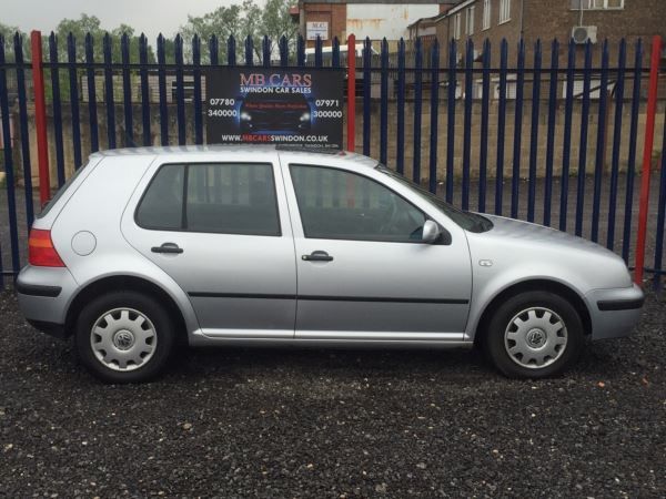 2002 Volkswagen Golf 1.6 S 5dr image 4