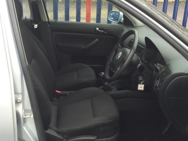 2002 Volkswagen Golf 1.6 S 5dr image 8