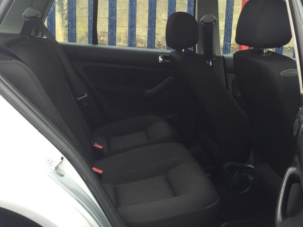 2002 Volkswagen Golf 1.6 S 5dr image 9