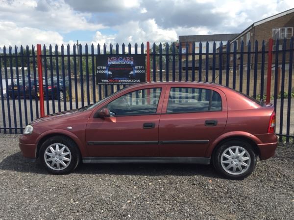 2001 Vauxhall Astra 1.6 i Club 5dr image 4