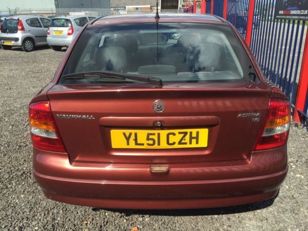 2001 Vauxhall Astra 1.6 i Club 5dr image 5