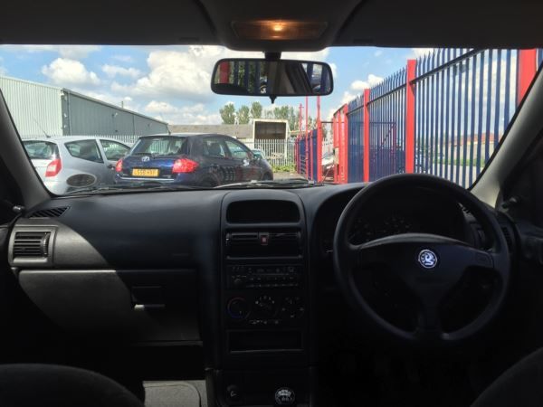 2001 Vauxhall Astra 1.6 i Club 5dr image 7