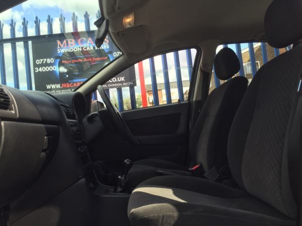 2001 Vauxhall Astra 1.6 i Club 5dr image 8