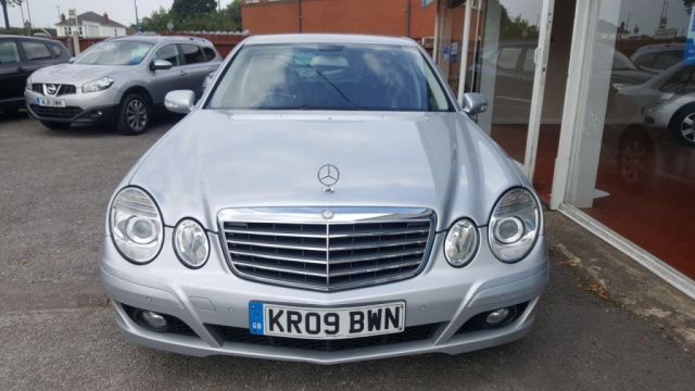 2009 Mercedes 2.1 E220 CDI SE 4d image 2
