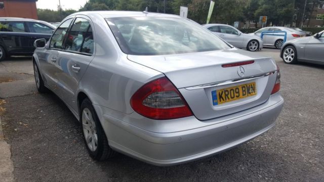 2009 Mercedes 2.1 E220 CDI SE 4d image 3