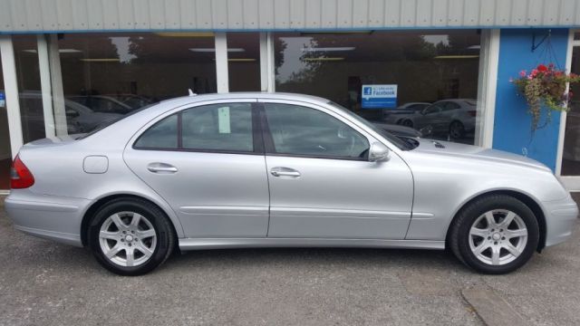 2009 Mercedes 2.1 E220 CDI SE 4d image 4