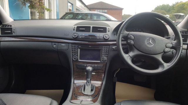 2009 Mercedes 2.1 E220 CDI SE 4d image 6