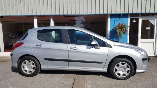 2009 Peugeot 308 1.4 S 5d image 2