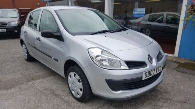 2007 Renault Clio 1.1 16V 5d image 1