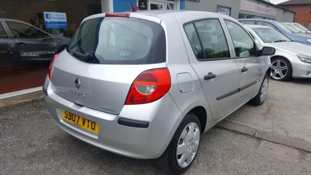 2007 Renault Clio 1.1 16V 5d image 6