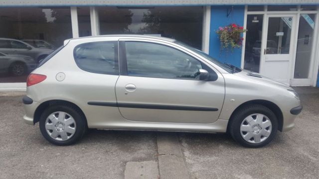 2005 Peugeot 206 1.4 S 3d image 2