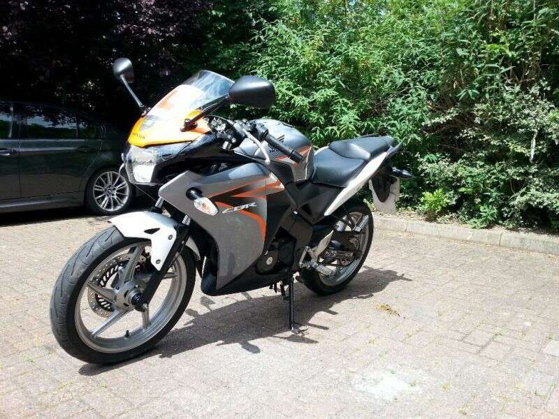 2011 Honda CBR125R image 1