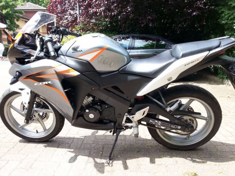 2011 Honda CBR125R image 2