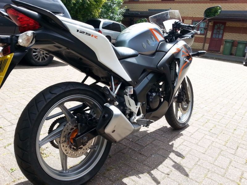 2011 Honda CBR125R image 3