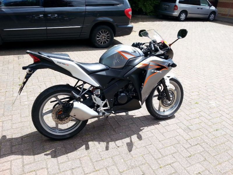 2011 Honda CBR125R image 4