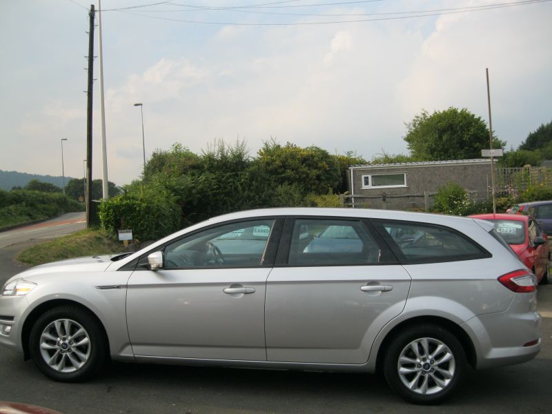 2011 Ford Mondeo 2.0 TDCi Zetec 5dr image 4