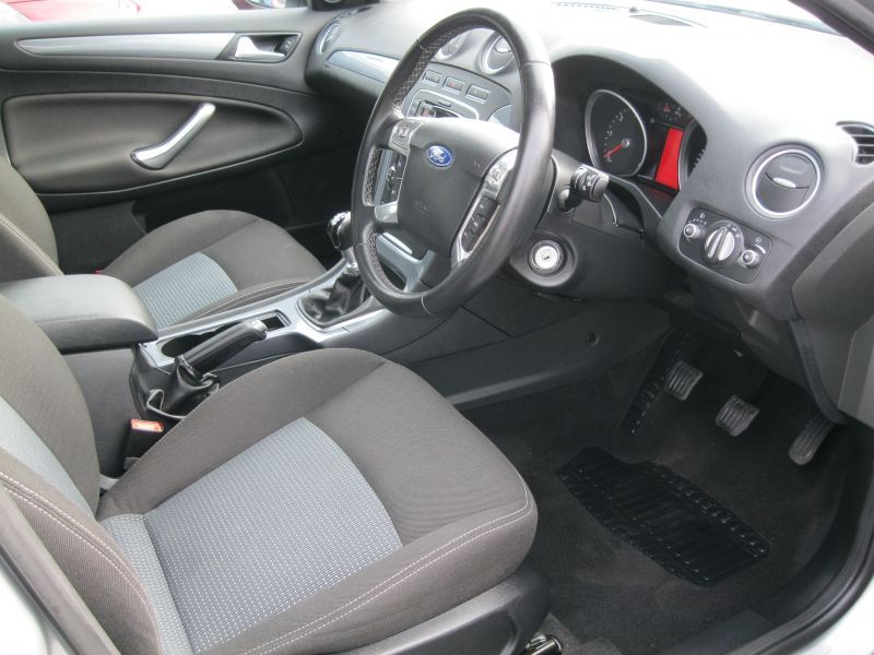 2011 Ford Mondeo 2.0 TDCi Zetec 5dr image 7