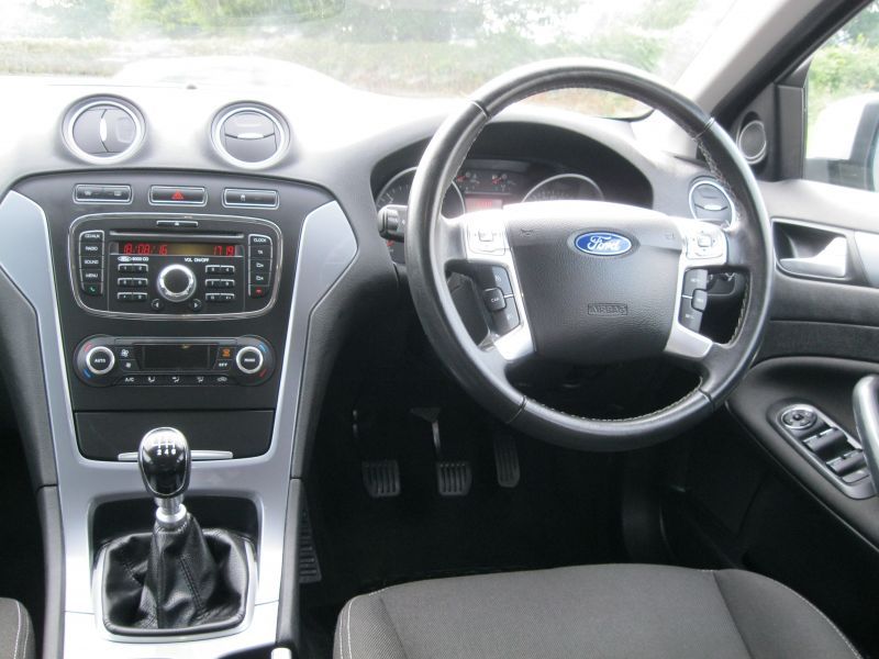 2011 Ford Mondeo 2.0 TDCi Zetec 5dr image 8