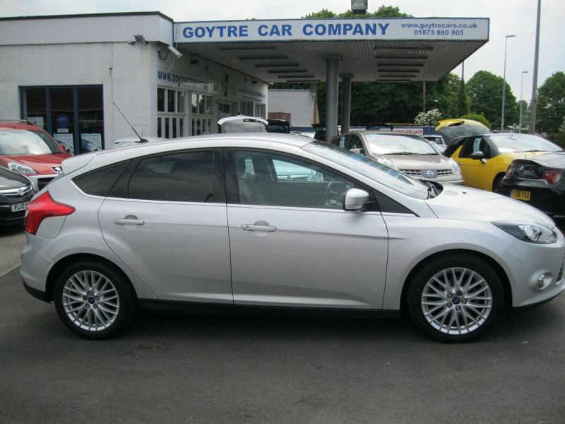 2012 Ford Focus 1.6 TDCi Zetec 5dr image 4