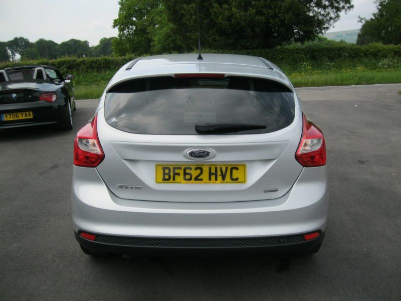 2012 Ford Focus 1.6 TDCi Zetec 5dr image 5