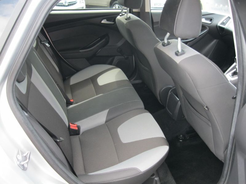 2012 Ford Focus 1.6 TDCi Zetec 5dr image 9