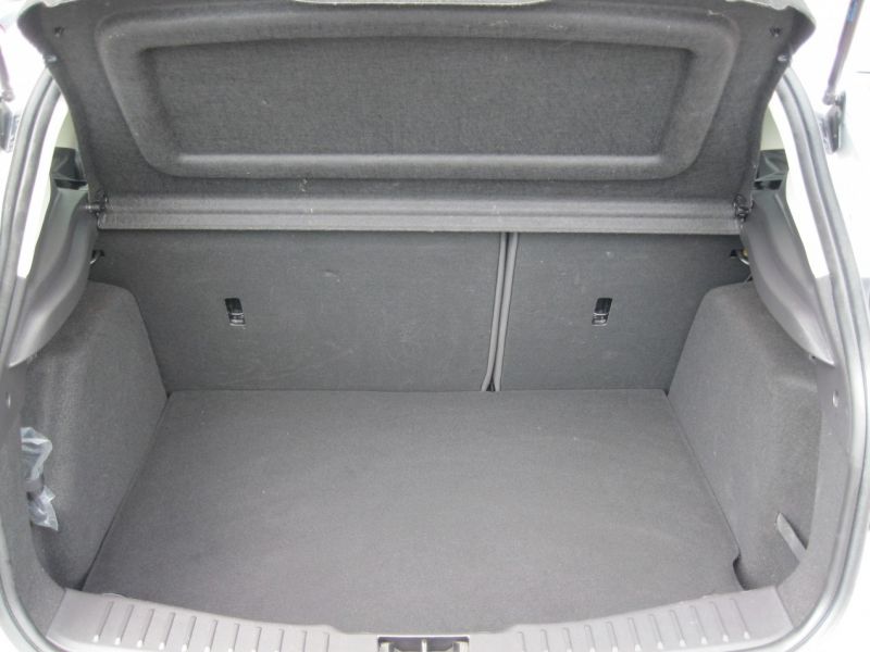 2012 Ford Focus 1.6 TDCi Zetec 5dr image 10