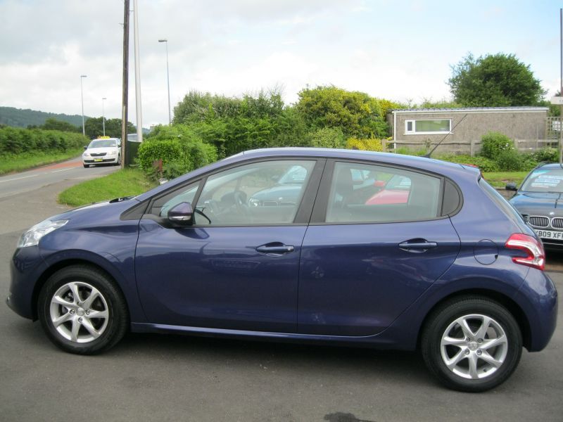 2013 Peugeot 208 1.4 HDi 5dr image 4