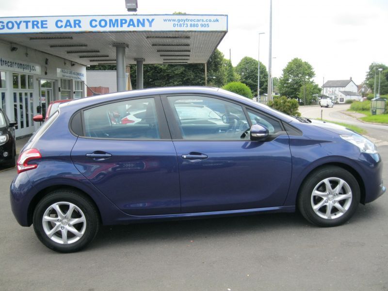 2013 Peugeot 208 1.4 HDi 5dr image 6