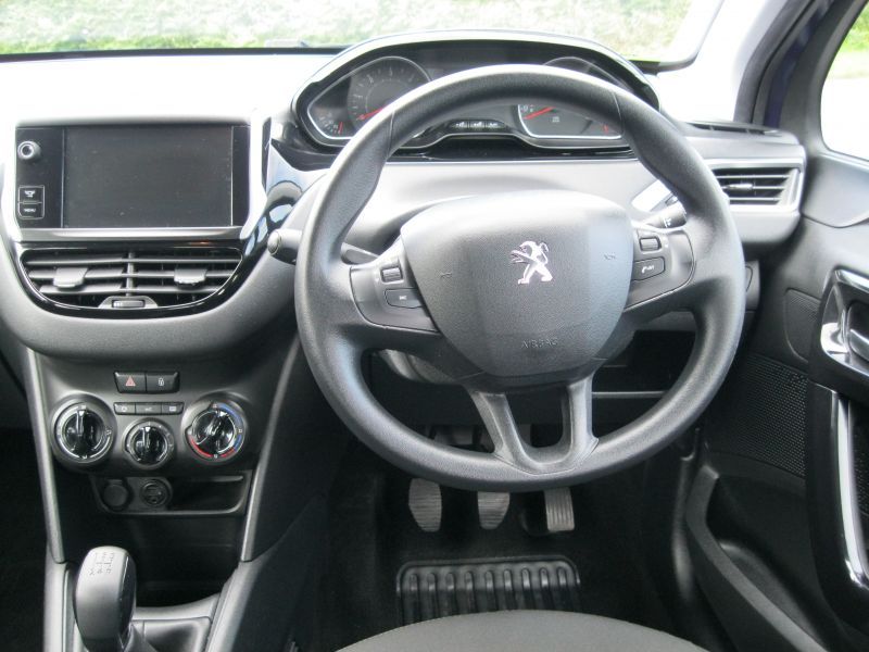 2013 Peugeot 208 1.4 HDi 5dr image 8