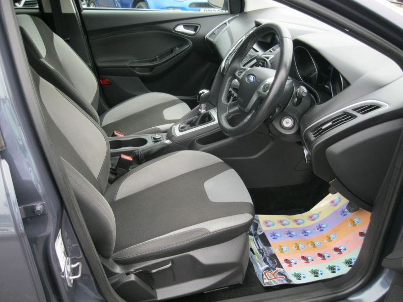 2012 Ford Focus 1.6 TDCi Zetec 5dr image 7