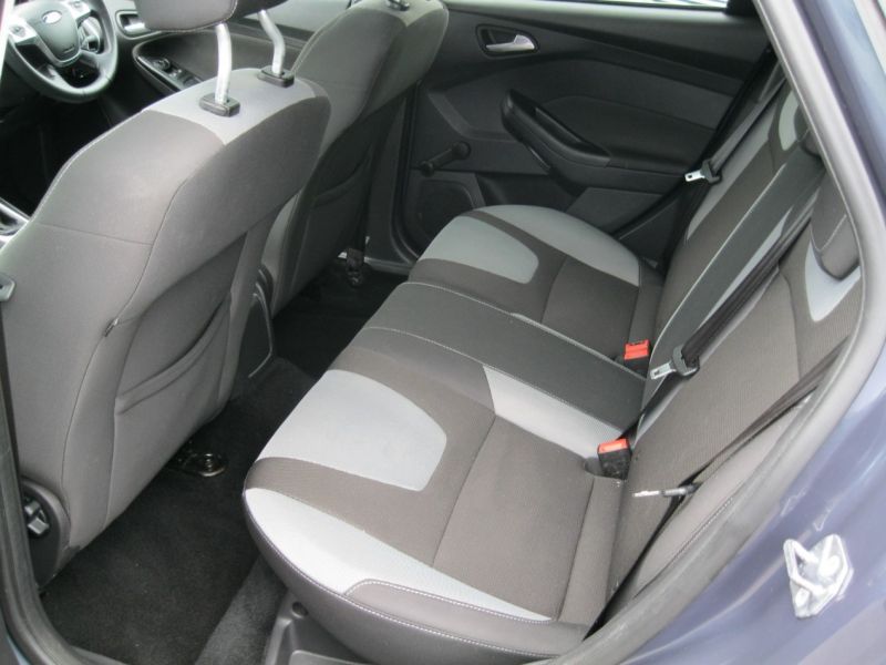 2012 Ford Focus 1.6 TDCi Zetec 5dr image 9