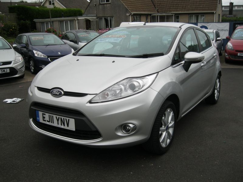 2011 Ford Fiesta 1.4 Zetec 5dr image 3