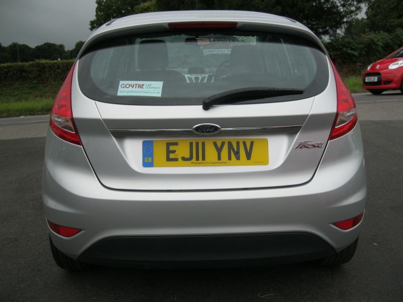 2011 Ford Fiesta 1.4 Zetec 5dr image 5
