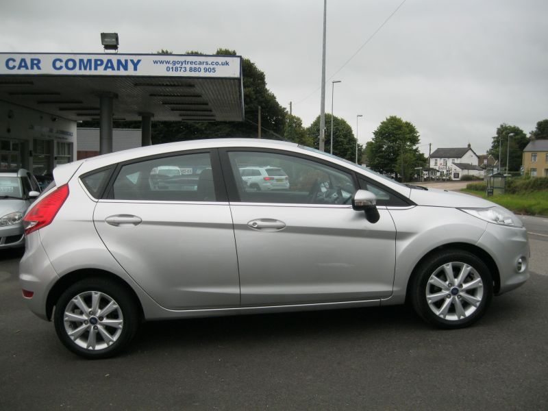 2011 Ford Fiesta 1.4 Zetec 5dr image 6