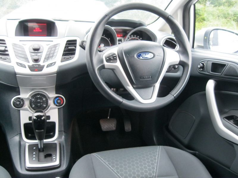 2011 Ford Fiesta 1.4 Zetec 5dr image 8