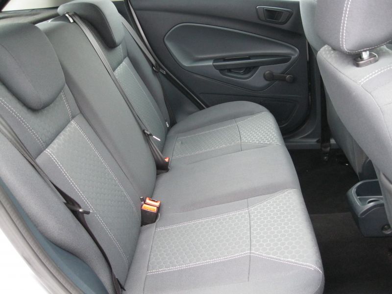 2011 Ford Fiesta 1.4 Zetec 5dr image 9